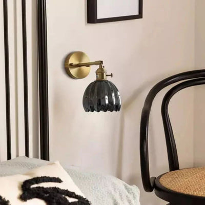 Tulpanformad retro vägglampa i glas