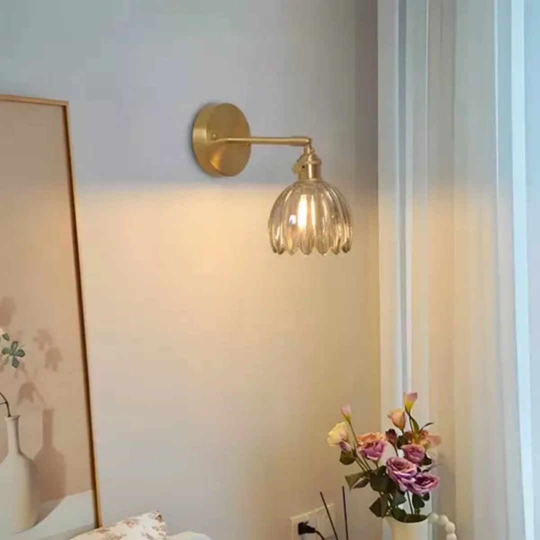 Tulpanformad retro vägglampa i glas