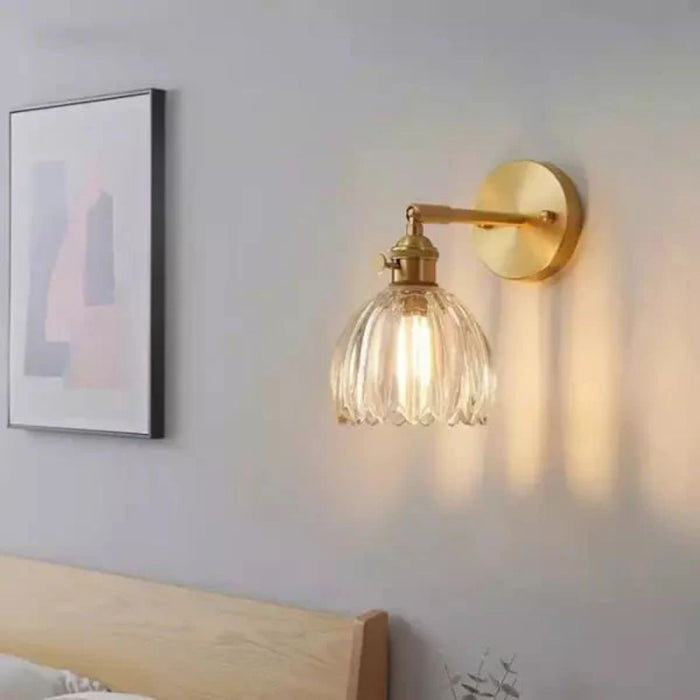 Tulpanformad retro vägglampa i glas