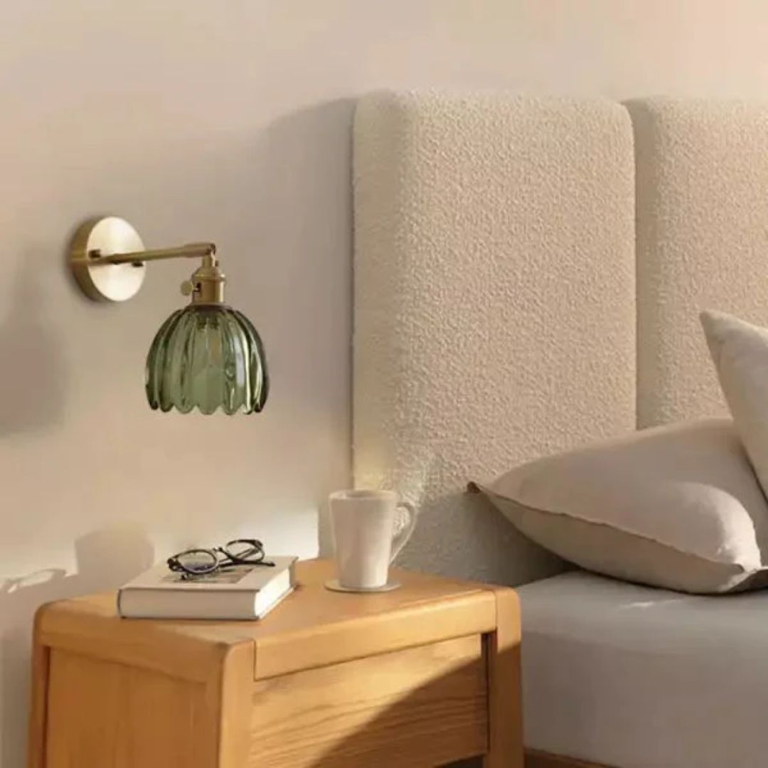 Tulpanformad retro vägglampa i glas